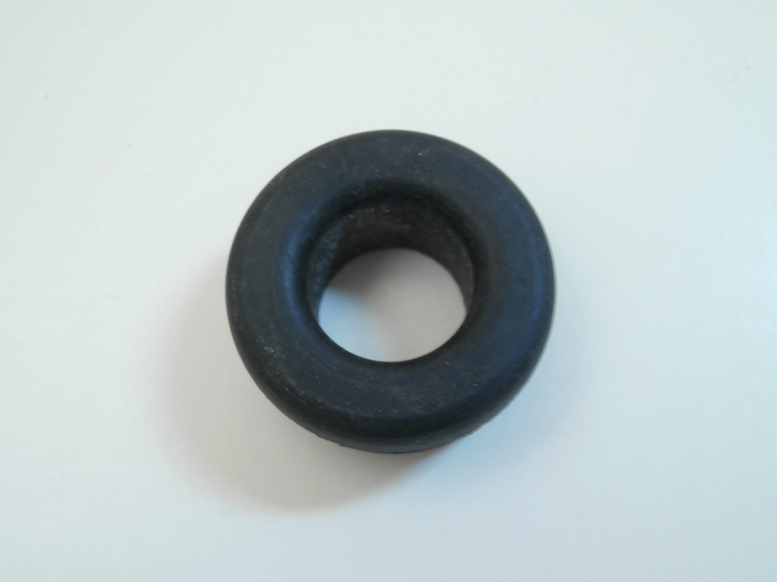 Grommet, Valve Cover 427 Rt-3x2 66-74 Lt V/C, 66-74